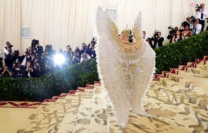 The theme for the 2018 Met Gala was “Heavenly Bodies: Fashion and the Catholic Imagination.” For the event, Katy Perry dressed as an angel, complete with two-meter tall angel wings.