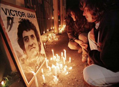 Fans of the late V&iacute;ctor Jara light candles in his memory in front of the stadium in his honor.