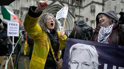 Protesters in favor of freeing Julian Assange, on February 21 outside the High Court of Justice in London.