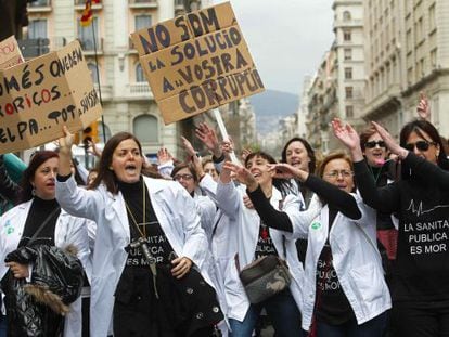 Protestors take to the streets to demonstrate against health cuts in Barcelona on Sunday.