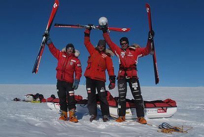 Juan Vallejo, Alberto Iñurrategi and Mikel Zabalza celebrate after reaching the end of their 3,400km journey.