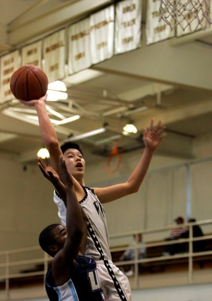 Jeremy Lin playing basketball for his high school team in Palo Alto in 2005. 
