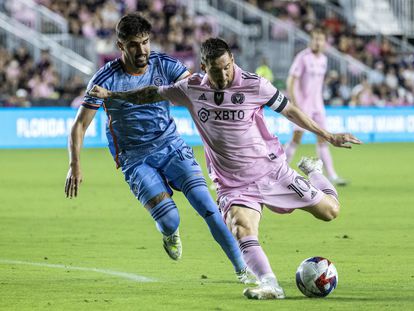 Lionel Messi (R) and Thiago Martins during the friendly match between New York City FC and Inter Miami at the DRV PNK stadium in Fort Lauderdale, Florida, November, 10 2023.