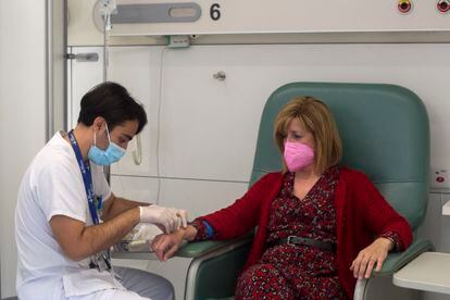Cancer patient María Belén Villalonga receives chemotherapy at Barcelona‘s Vall d'Hebron Hospital.