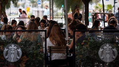 A sidewalk café in San Sebastián.