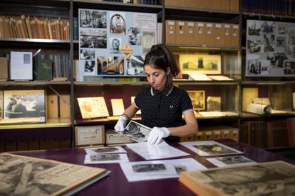 Spanish historian Almudena Rubio, one of the researchers at the International Institute of Social History, working last May on documents from the Spanish Civil War.