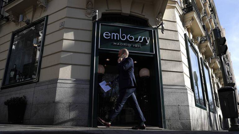 The Embassy tearoom on the Paseo de la Castellana.