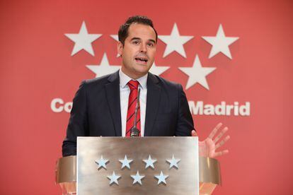 Madrid deputy premier Ignacio Aguado at a press conference on Wednesday.