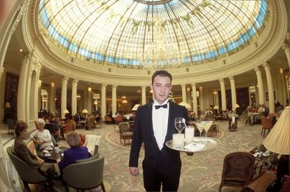 The opulent lobby of Madrid’s Westin Palace Hotel in 1998, when it still had a long-term guest.