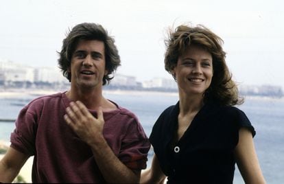 Sigourney Weaver and Mel Gibson on the set of 'The Year of Living Dangerously.'