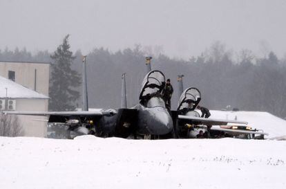 Un avión de combate estadounidense en la base de Amari (Estonia).