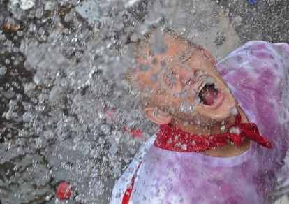 A youngster takes a face-full of water during the ‘chupinazo’ in 2009.