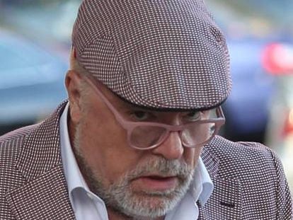 Former police chief José Manuel Villarejo outside a Madrid courthouse in a file photo.