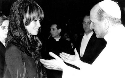 Claudia Cardinale and Pope Paul VI in 1967.