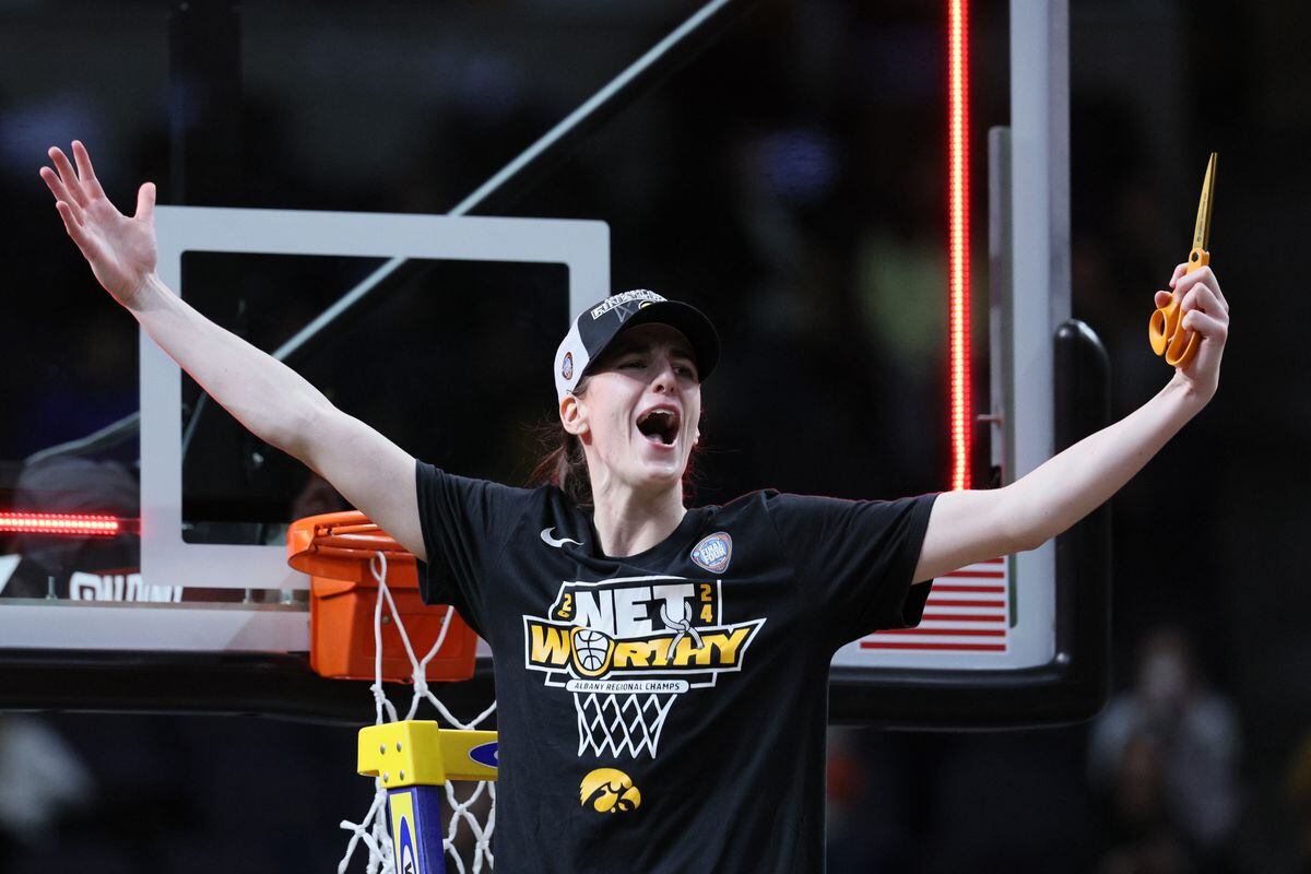 Caitlin Clark set out to turn Iowa into a winner. She redefined women's  college hoops along the way | Sports | EL PAÍS English