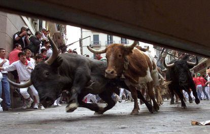 The second running of the bulls at San Fermín in 2000.