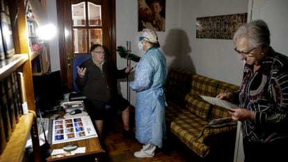 A doctor pays a house visit in Madrid.