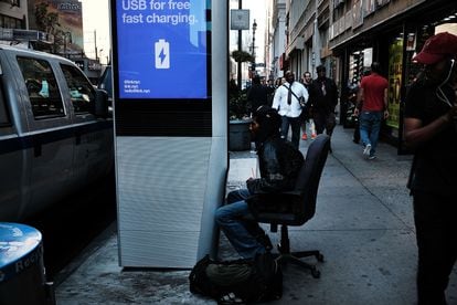 A man uses a Wi-Fi kiosk that offers free web surfing, phone calls and a charging station, in New York City.