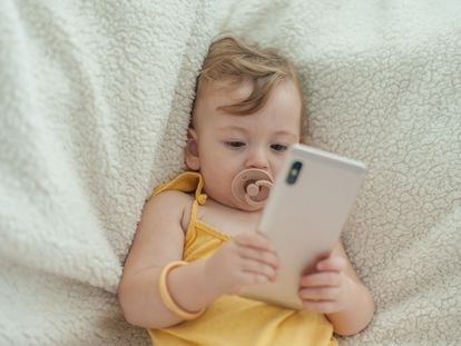 A recent study recommends limiting screen time during the first year of life.