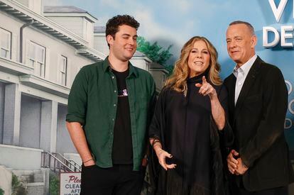 Hanks with his wife, Rita Wilson, and his son, Truman, in Madrid.