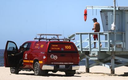 A lifeguard at Santa Monica beach in 2020. 