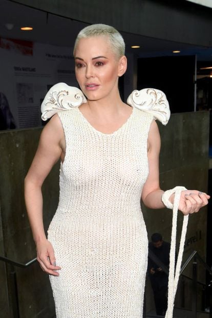 In 2019, 20 years after appearing in a naked dress at the MTV Video Music Awards, Rose McGowan chose another revealing gown to attend the Q Awards, the UK’s annual music awards run by the music magazine ‘Q.’