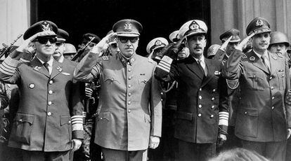 Pinochet (second from left) seen nine days after the 1973 coup.