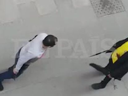Video: Two men arrested after violent machete street fight in Barcelona
