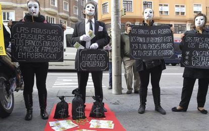A protest against “floor clauses” in Madrid.