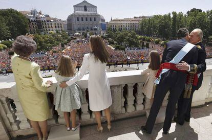 The king and his family on the balcony of the Oriente Palace in Madrid, on June 19, 2014, the day of his proclamation.