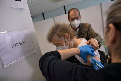 A health worker administers the Janssen Covid-19 vaccine during the vaccination drive in Pamplona.