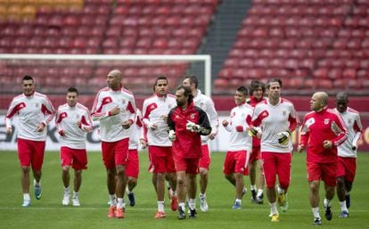 Benfica&#039;s players training in the Amsterdam Arena ahead of Wednesday night&#039;s final.