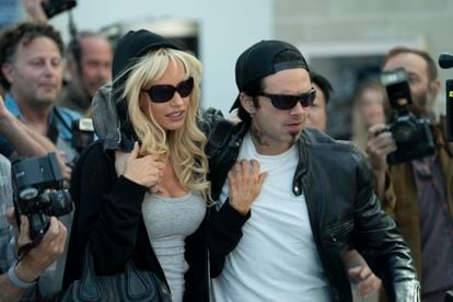 Lily James and Sebastian Stan as Pamela Anderson and Tommy Lee.