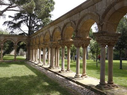 The cloister located at the Mas del Vent estate in Palam&oacute;s, Girona.