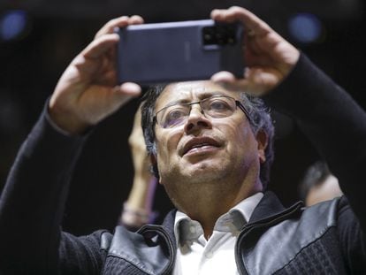 Gustavo Petro uses his cell phone in Bogotá (Colombia), on March 4, 2022.