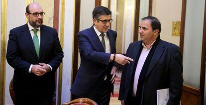House speaker Patxi López (center) says there could be a serious political conflict in store.