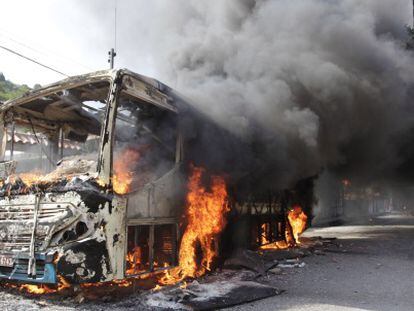 A bus burns in the Caramujo shantytown in Rio.