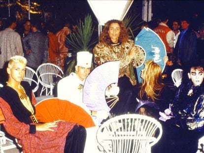 The four founders of Locomía at the Coco Loco bar inside Ku nightclub in Ibiza in 1985: Luis Font, Xavier Font, Gard Passchier and Manuel Arjona.