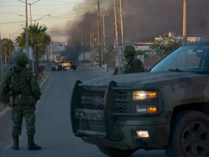 Mexican soldiers on guard in Culiacán, the capital of the state of Sinaloa, after the arrest of Ovidio Guzmán, on January 5, 2023.