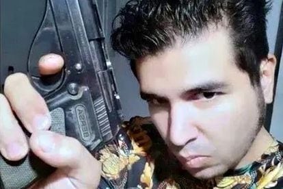A photo found on Sabag Montiel's cellphone, showing him with the weapon he used against Cristina F. de Kirchner.