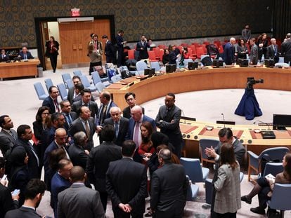 The representatives of Egypt, Russia, Palestine and China huddle together at the U.N. Security Council meeting on Tuesday.
