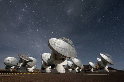 The ALMA radio telescopes, an observatory consisting of 66 high-precision antennas located at an altitude of 5,000 meters in northern Chile.