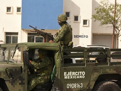 Mexican troops guard the forensic medicine center (SEMEFO) in Matamoros, Tamaulipas.