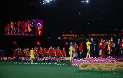 The Spanish National Team collecting the medals and the World Cup, this Sunday, August 20, 2023.