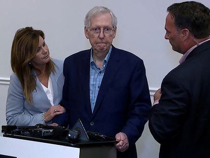 Top U.S. Senate Republican Mitch McConnell appears to freeze up for more than 30 seconds during a public appearance before he was escorted away after an event with the Northern Kentucky Chamber of Commerce in Covington, Kentucky, U.S. August 30, 2023.