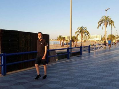 Former PM Mariano Rajoy out for a walk in Alicante.