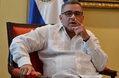 The president of El Salvador, Mauricio Funes, during an interview.