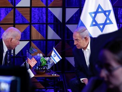 Joe Biden speaks with Benjamin Netanyahu on Wednesday in Tel Aviv.