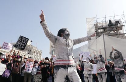 Peruvians protesting against Martín Vizcarra’s dismissal in Lima, November 2020.  