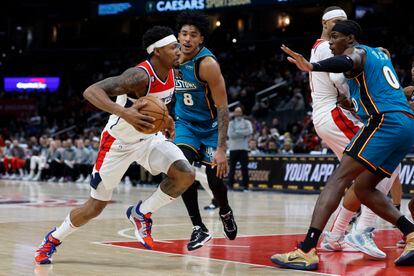 Washington Wizards guard Bradley Beal (3) drives to the basket as Detroit Pistons center Jalen Duren (0) and Pistons guard Jared Rhoden (8) defend in the third quarter at Capital One Arena.